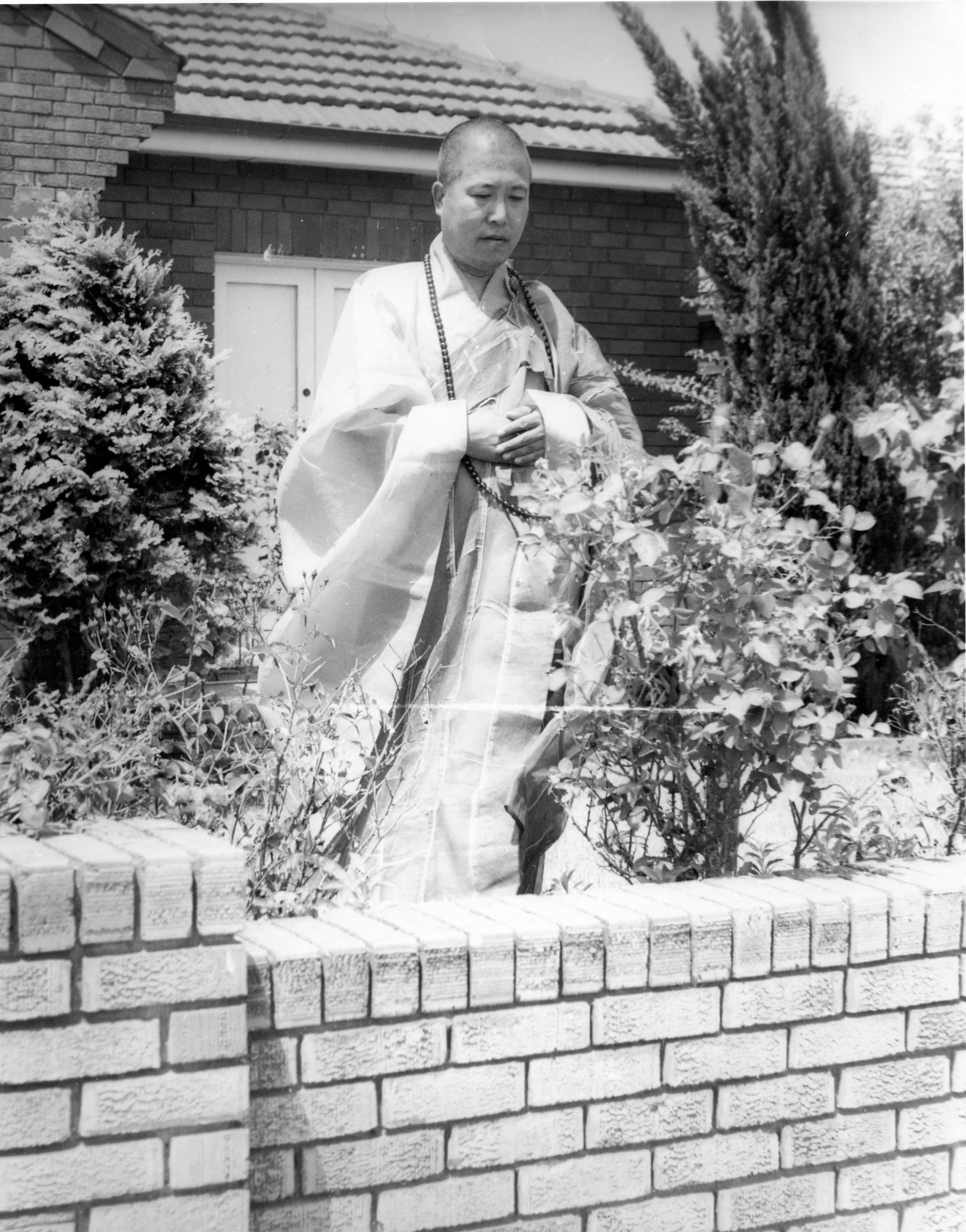 宣化老和尚追思纪念专集2 - 菩萨幻化 头陀行迹．In Memory of the Venerable Master Hsuan Huan - Transformation of a Bodhisattva,